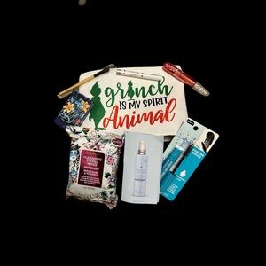 NWOT Grinch Spirit Animal Pouch - Green and Red